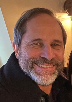 headshot of Ari Zev